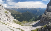 44 La conca appena percorsa, in basso si notano i due sentieri che la risalgono. A sinistra il 218, a destra il 244...